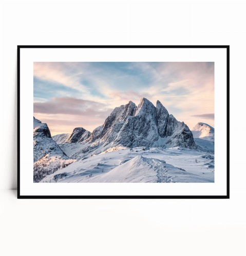 Plakat ZIMOWY PASTELOWY PEJZAŻ Z GÓRAMI poziomy z marginesem.jpg