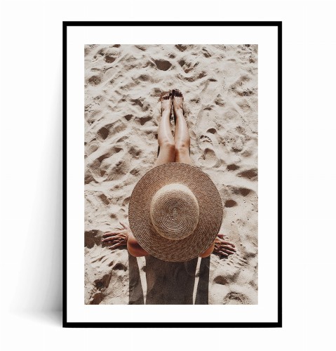 Plakat SUMMER VIBES ONLY Kobieta na piasku z marginesem.jpg