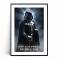 Plakat przedstawiający Dartha Vadera w pełnej zbroi, trzymającego dwie filiżanki kawy. W tle widoczne są błyskawice i mroczne opary. Poniżej napis "MAY THE FORCE of coffee BE WITH YOU!" w białej i czerwonej czcionce.