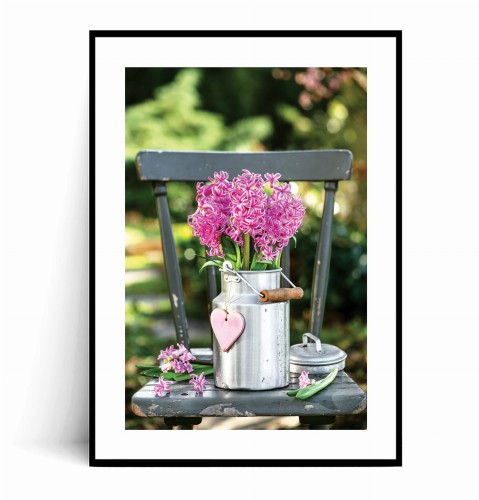 Plakat RUSTYKALNY ROMANTYZM – HIACYNTY I ALUMINIOWA KANKA z marginesem